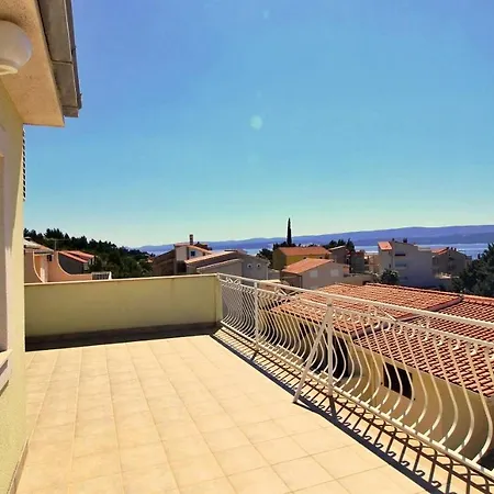 Marko Nemira Apartment Omiš