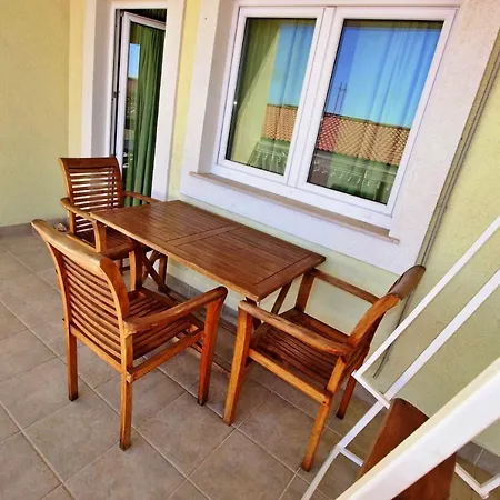 Marko Nemira Apartment Omiš
