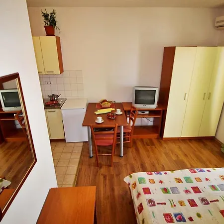 Marko Nemira Apartment Omiš