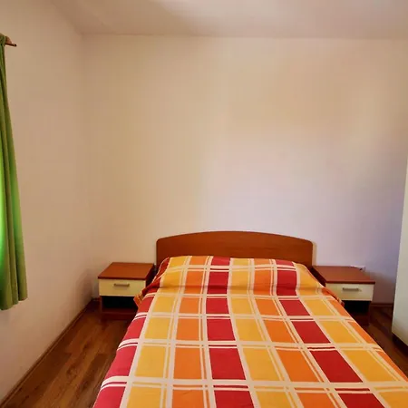 Marko Nemira Apartment Omiš