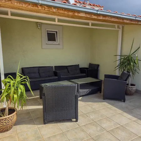 Marko Nemira Apartment Omiš